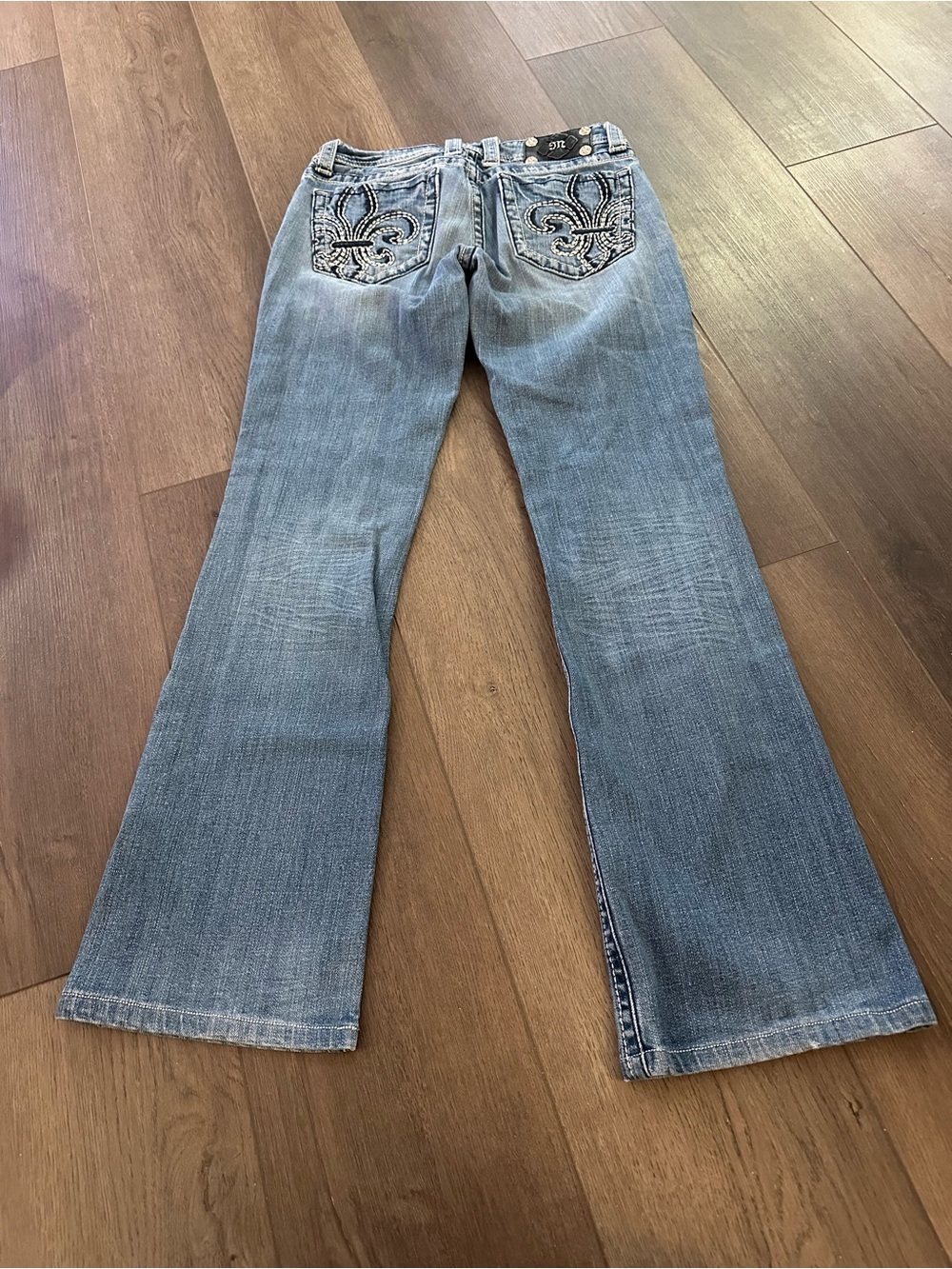 Miss Me Women’s Bootcut Jeans with Embroidered Back Pockets in a Size 29 - Picture 3 of 7